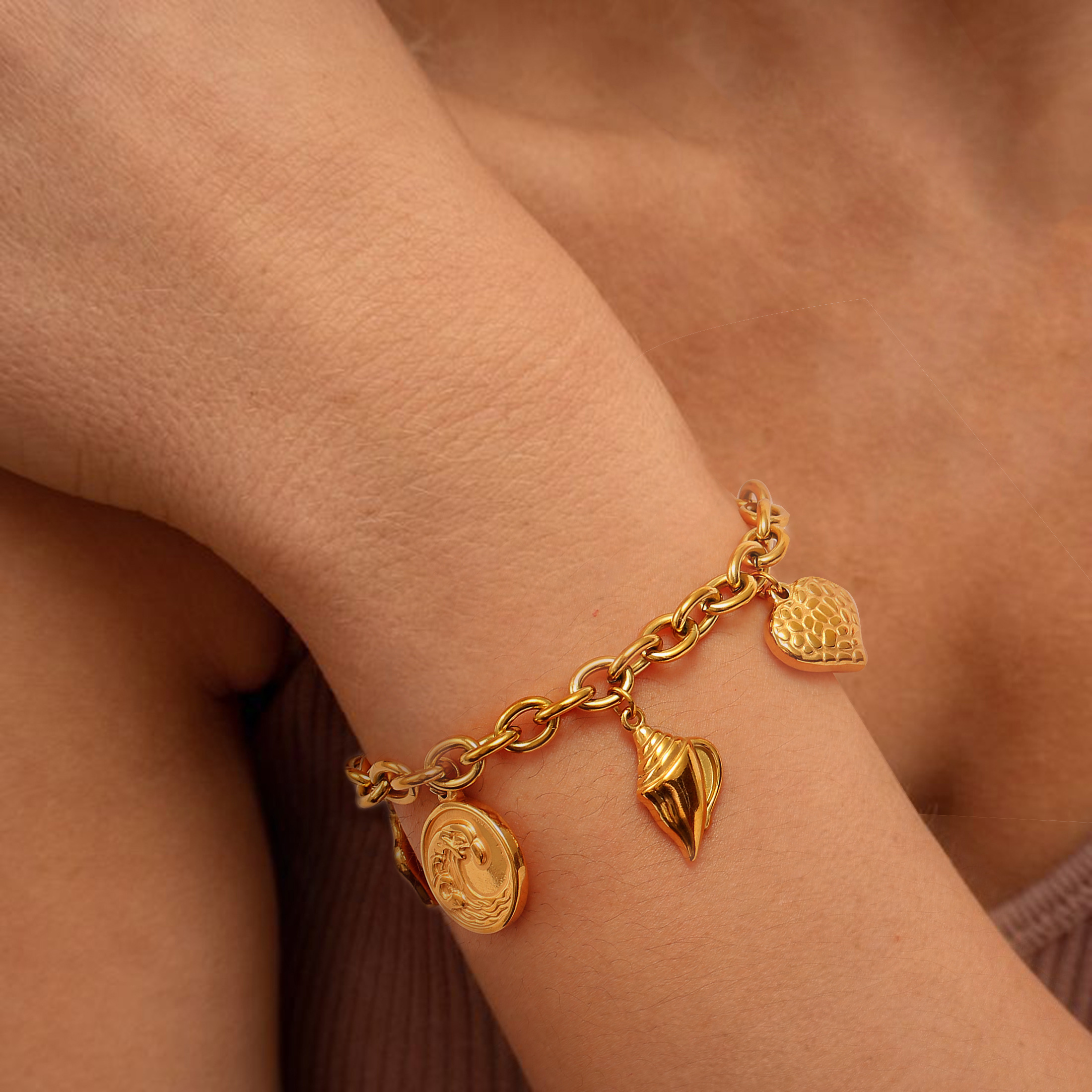 LNCHRAN Heart Shell Bracelet Gold Tone Stainless Steel